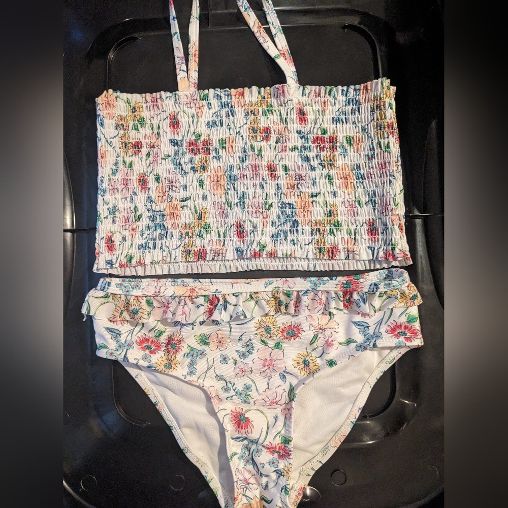 Crown and Ivy floral bikini 8